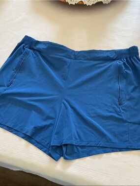 Columbia Women’s Tidal III Stretch Shorts with Zipper Pockets - Vivd Blue
